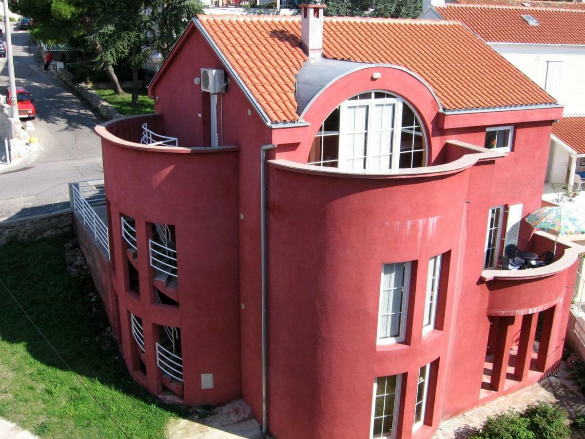 Rouge Apartment